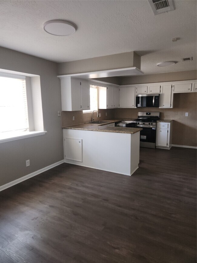 Foto del edificio - 23918 Beaverwood Dr