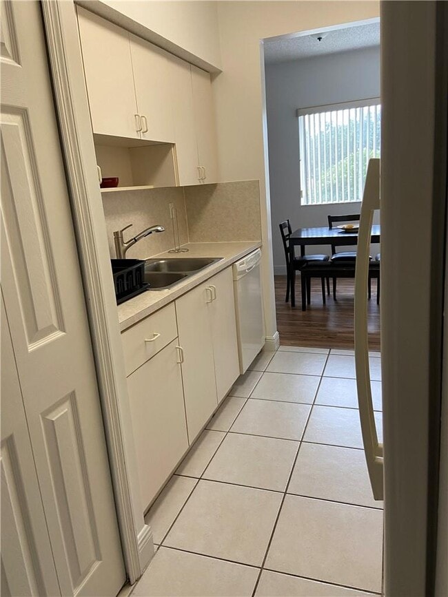 Building Photo - 7085 Nova Dr