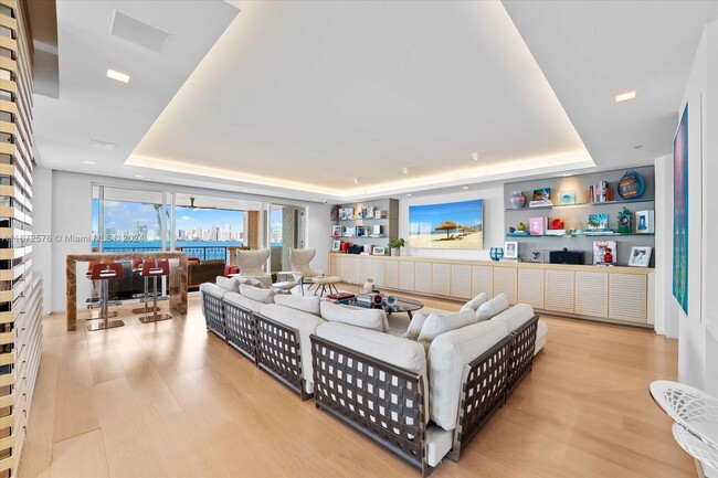 Foto del edificio - 4921 Fisher Island Dr