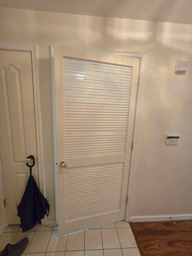 Building Photo - Gated community, 2nd fl condominium with 3...
