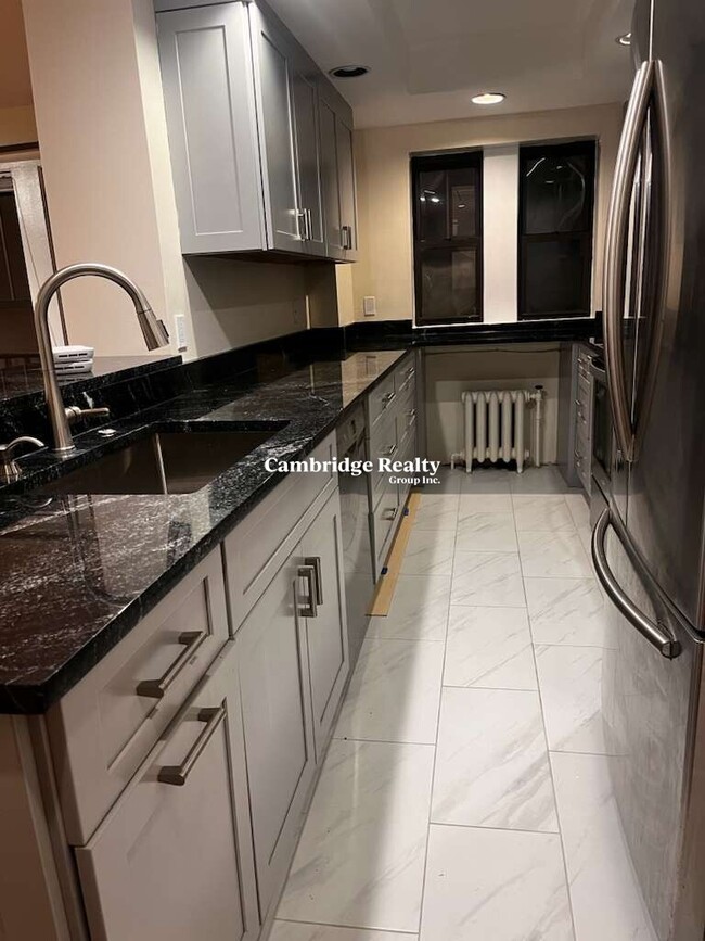 Building Photo - 458 Park Dr