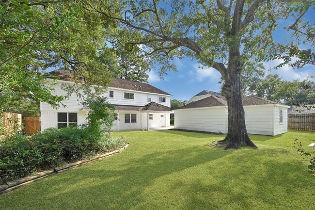 Building Photo - 7707 12 Fairway Ln