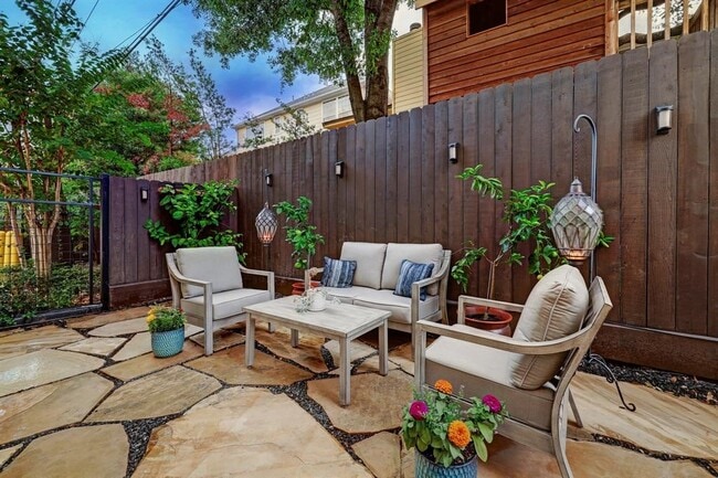 Building Photo - 2007 Brun St