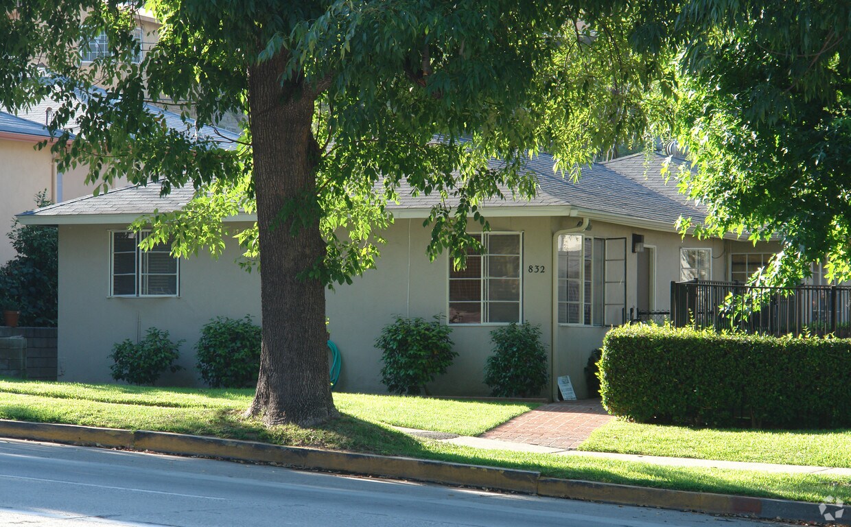 Building Photo - 832 Colorado Blvd