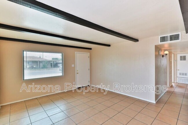 Building Photo - 3302 W Solano Dr S