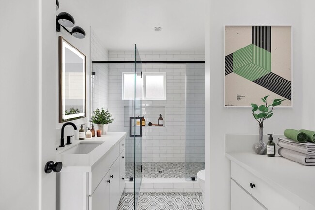 Interior Photo - 5606 Lexington Ave
