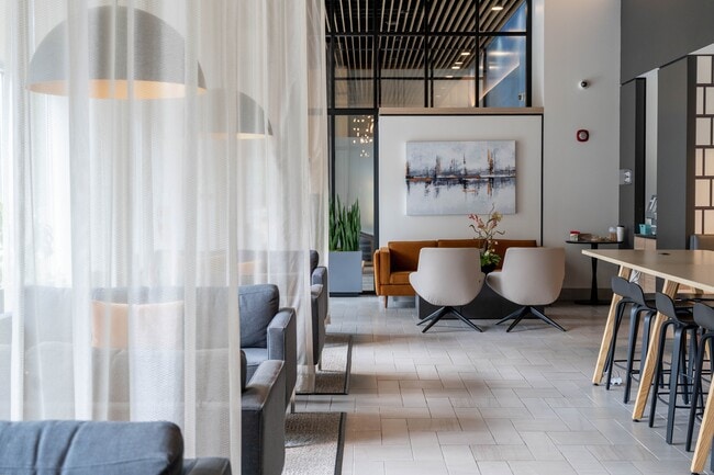 Lobby - Park Lafayette Towers