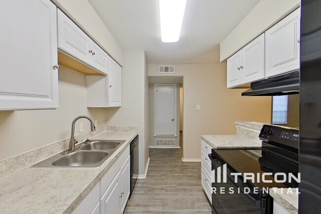 Foto del edificio - 1209 Meadow Creek Dr