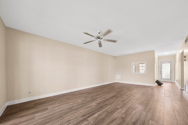 Building Photo - 270 Cape Cod Cir