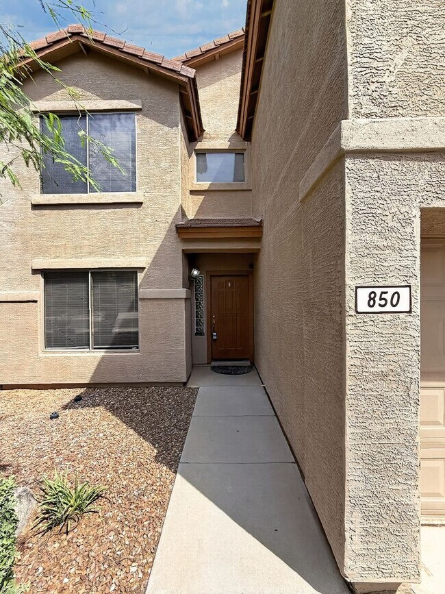 Foto del edificio - 850 E Beargrass Pl