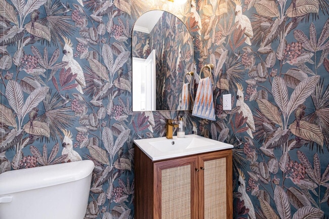 Foto del edificio - Room in Townhome on Truxton Ln