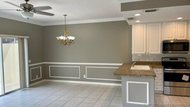 Foto del edificio - 2039 Tarpon Lake Way