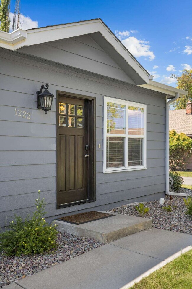 Foto del edificio - Charming & centrally located- Avail October 1st thru May 31st.