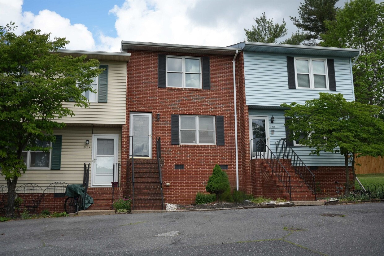 Primary Photo - 832 Vine St