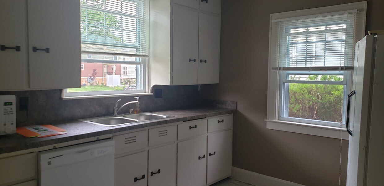 Main Level kitchen with new countertops - 1016 S Franklin St