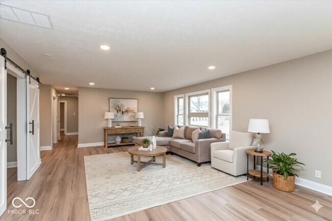 Building Photo - 707 Daffon Dr