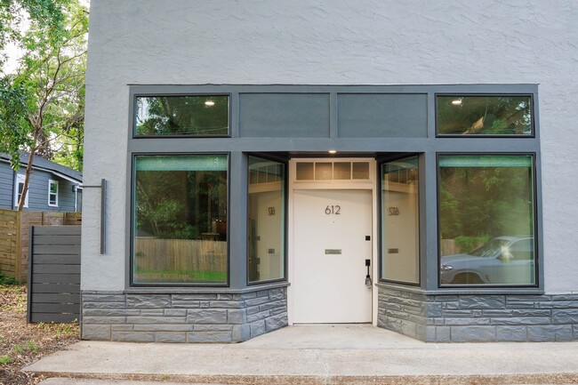 Building Photo - 610 W 8th Ave