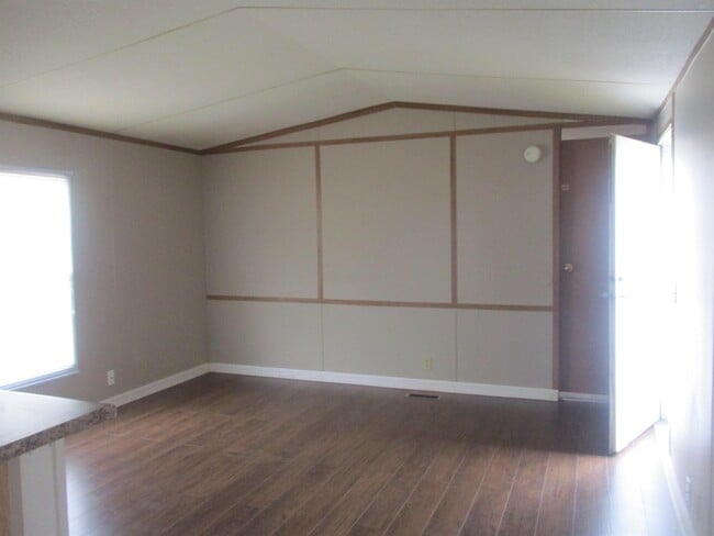 Building Photo - 511 Kayla St