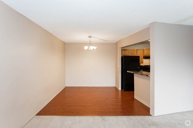 2HAB, 2BA - 900 ft² - The Triad Apartments