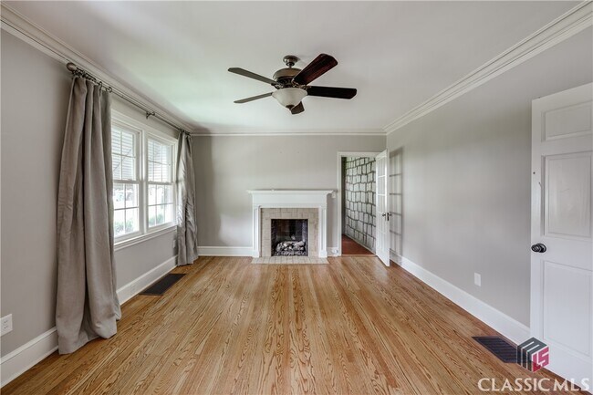 Building Photo - 235 Milledge Terrace