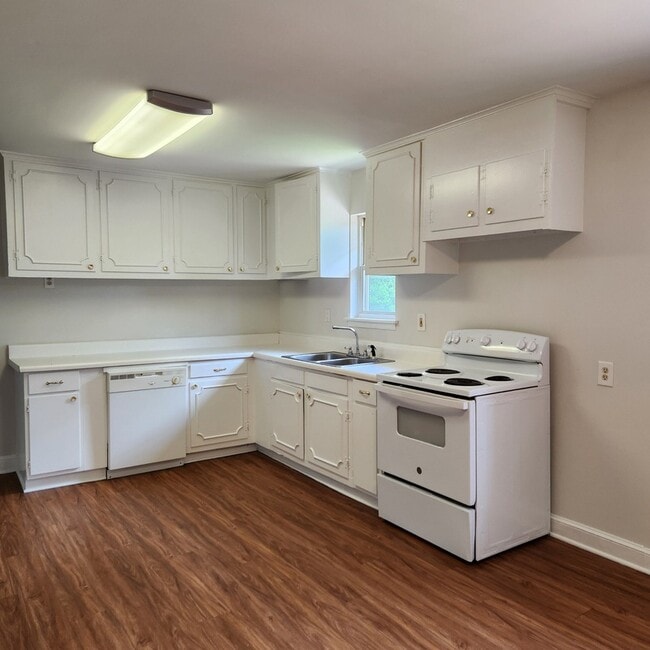 Building Photo - 6 N Gaywood Dr