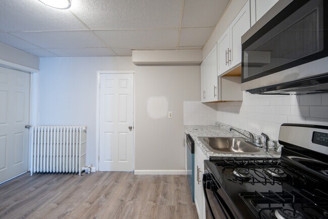 Building Photo - 166 6th Ave