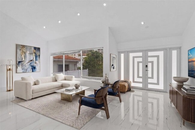 Foto del edificio - 8858 Harding Ave