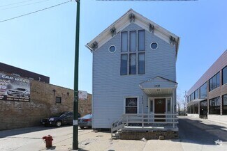 Building Photo - 2458 N Clybourn