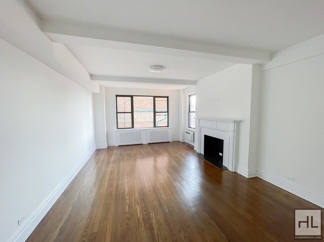 Building Photo - 5 AVENUE