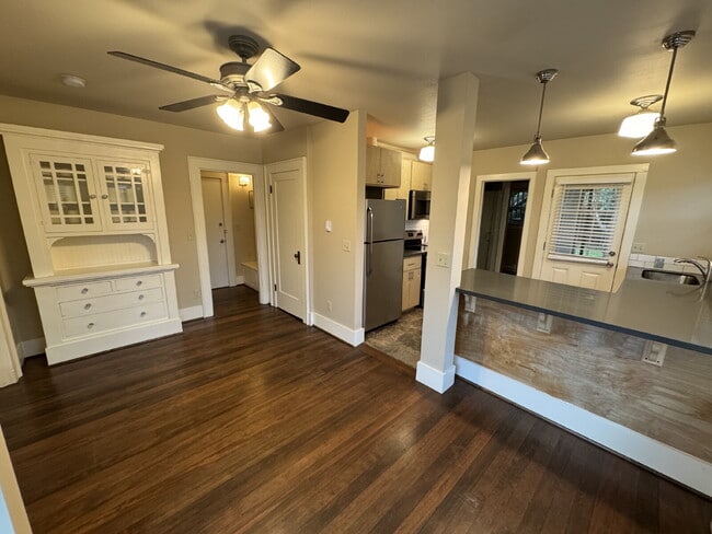 Foto del edificio - 1 Bedroom SW Portland / Large Backyard / Easy Access to OHSU and Downtown