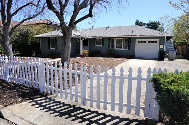 Foto del edificio - Well Maintained Single-Family Home in Saratoga!