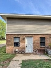 Building Photo - 2011 Stonemill Dr