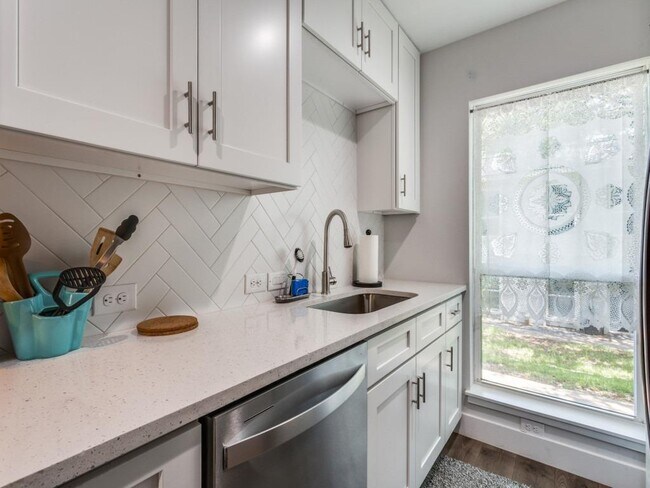 Foto del edificio - 3806 Southway Dr