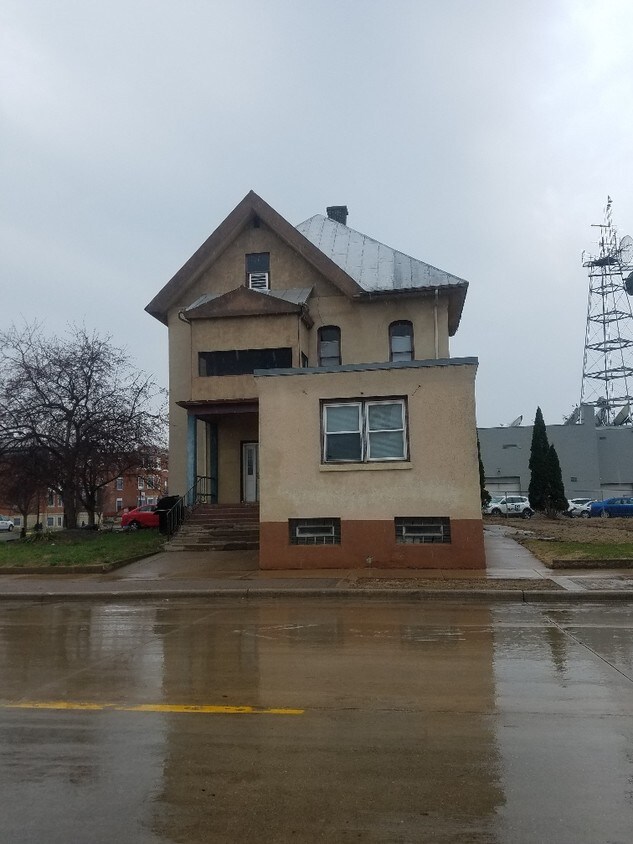 Primary Photo - 148 7th St S
