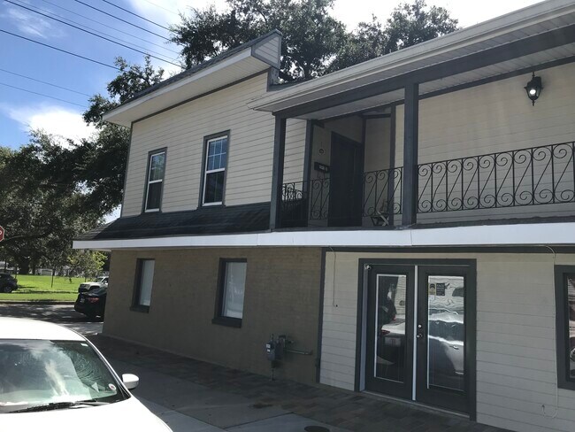 Enter on side 2nd fl - 4840 Banks St