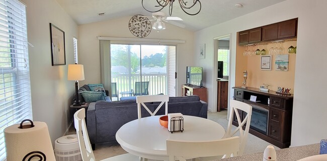 Building Photo - 627 Waterway Village Blvd