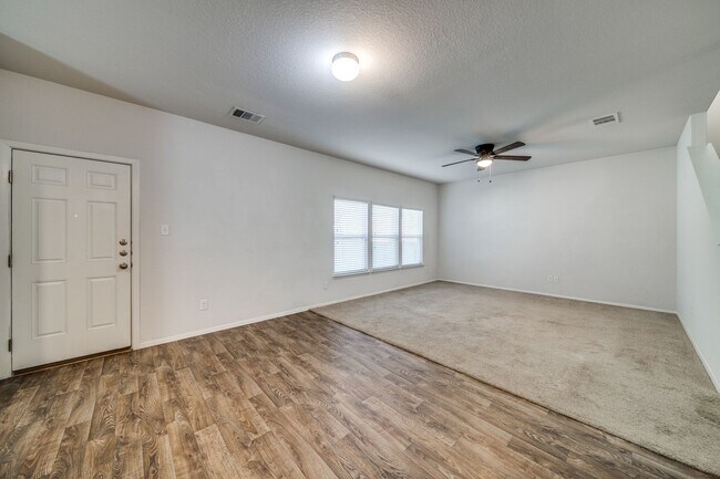 Building Photo - 3-BEDROOM HOME IN CROSSING AT WINDCREST