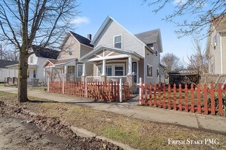 Building Photo - 1113 Alpine Ave NW