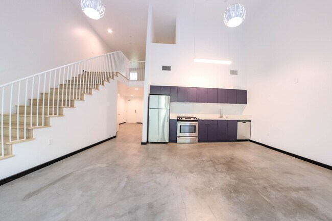 Building Photo - 1313 W Sunset Blvd