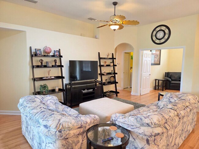Foto del edificio - Beautifully Decorated Home~Turn Key~Commun...
