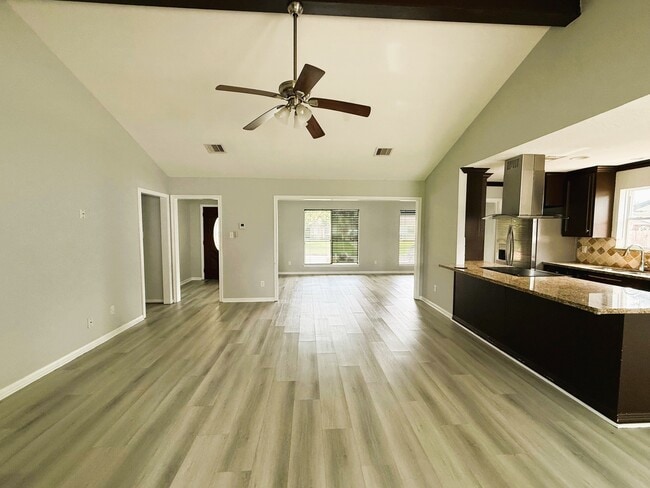 Foto del edificio - 8814 Stroud Dr