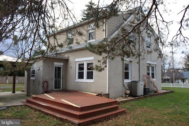 Foto del edificio - 1221 Jacksonville Rd