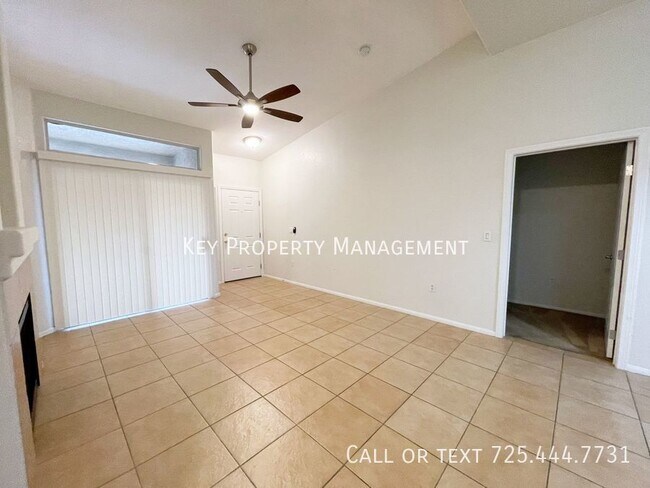 Foto del edificio - SPACIOUS 3 BEDROOM CONDO IN GATED NW COMMU...