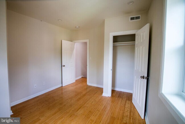 Building Photo - 2428 Sharswood St