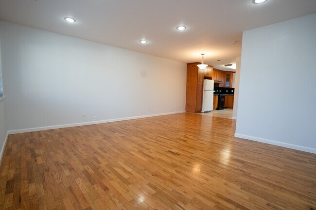 Foto del edificio - 650 Cypress Ave