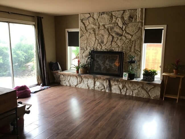 Sol de la mañana - 607 S 5th St