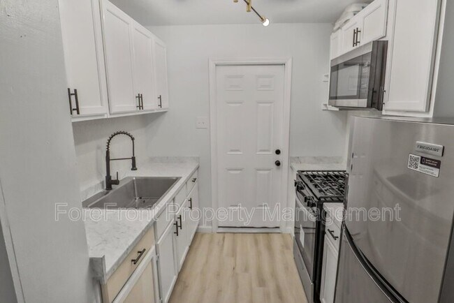 Building Photo - 3040 Weir Ave