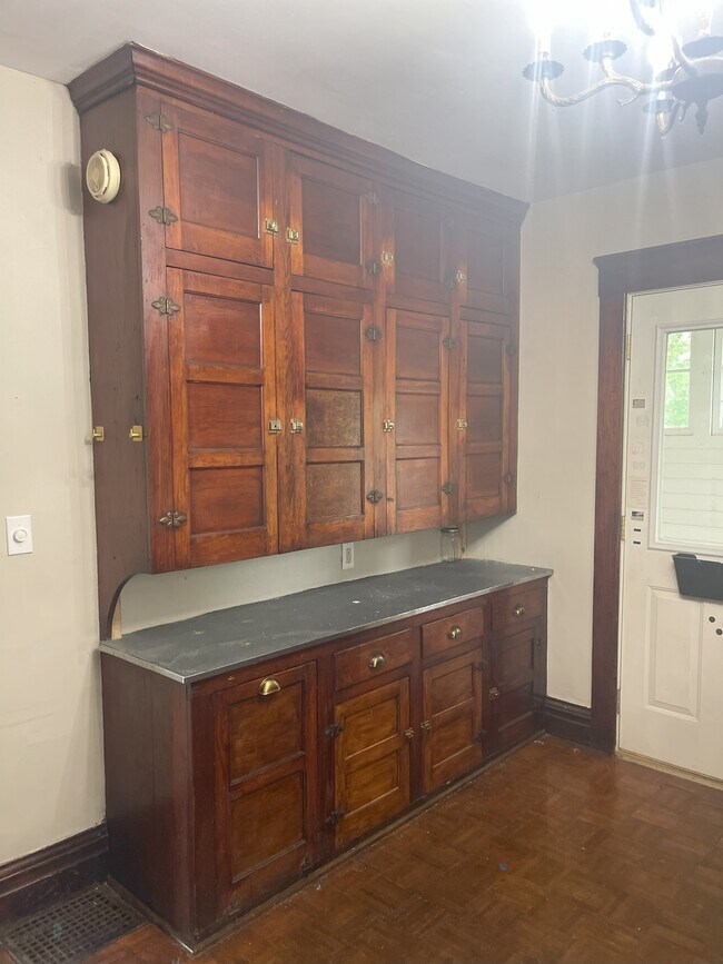 Foto del edificio - 607 N Sycamore St