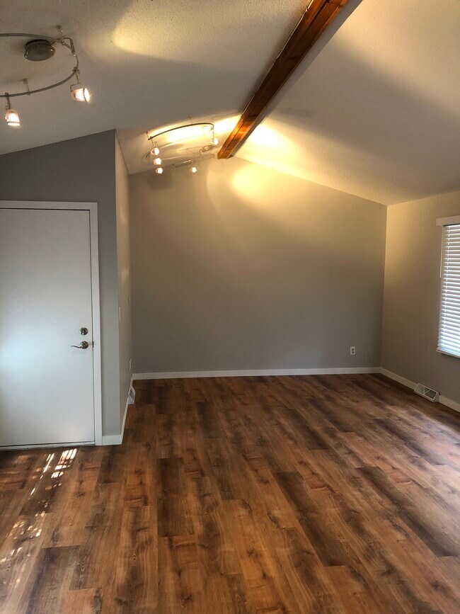 Sala de estar/Comedor - 1516 S Timber Ridge