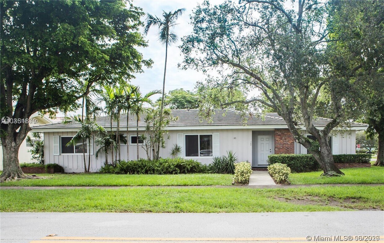Primary Photo - 780 Benevento Ave